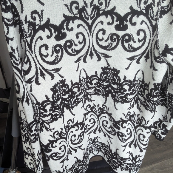 Elegant Vintage Alfani Geometric design Black & White Reversable Sweater/Jacket - Picture 14 of 16